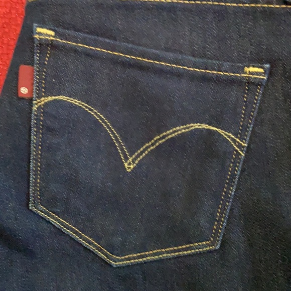 LEVI Demi Curve - dark wash - Picture 2 of 8